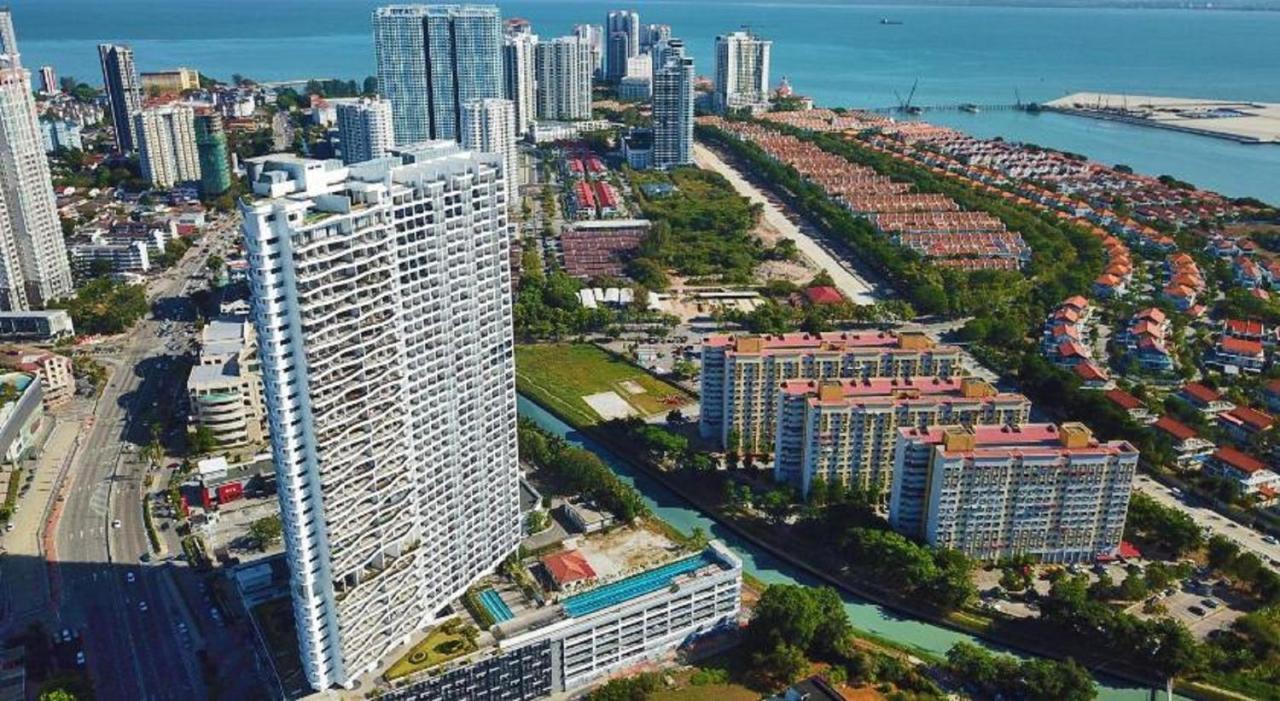 The Landmark Seaview Netflix By Blue Sky Holidays George Town Eksteriør bilde