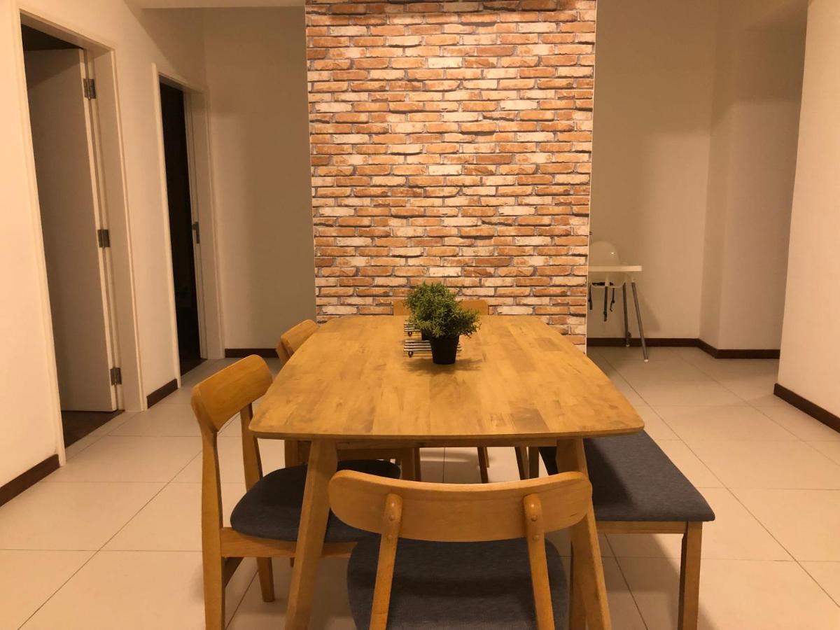 The Landmark Seaview Netflix By Blue Sky Holidays George Town Eksteriør bilde