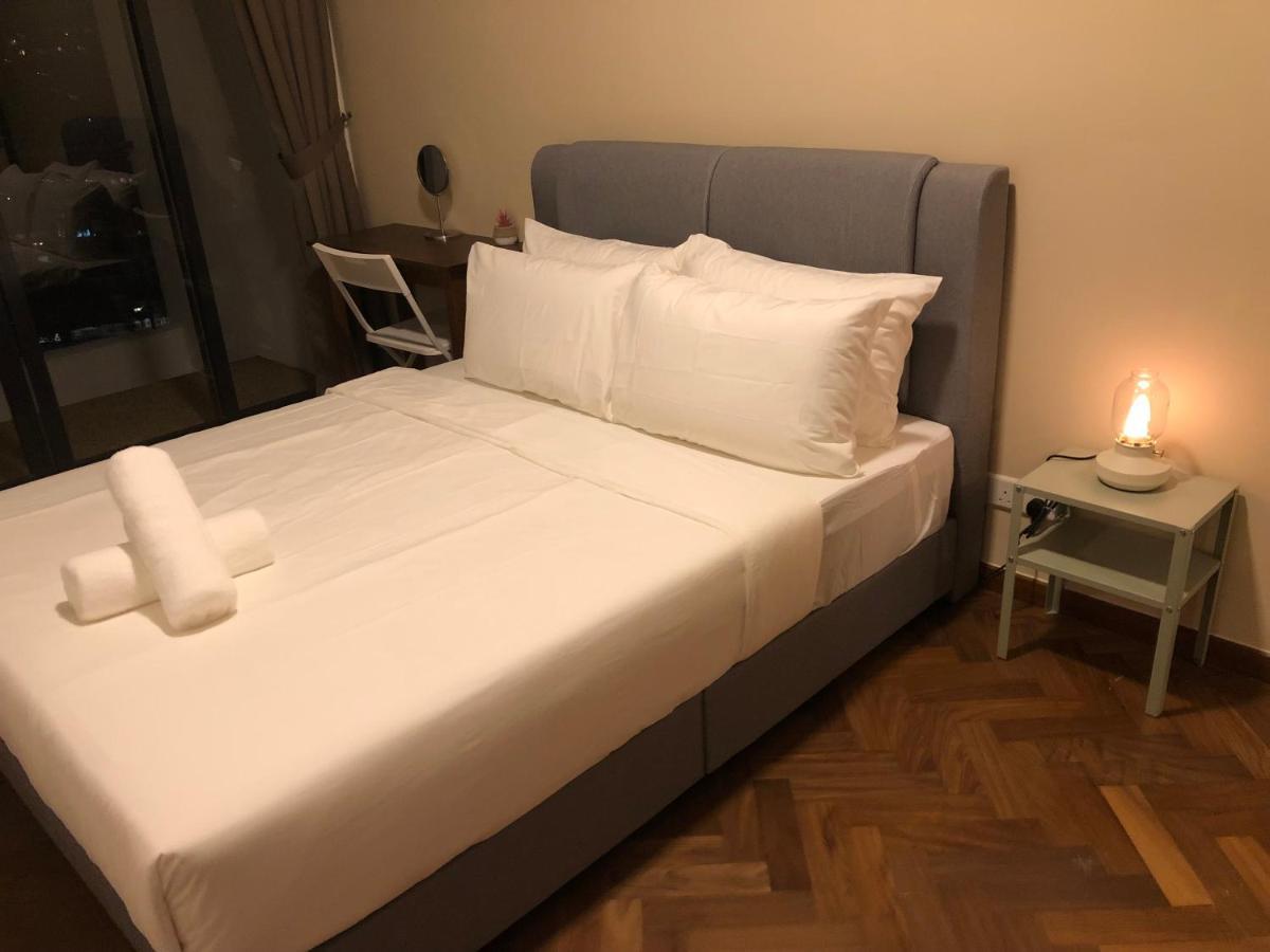 The Landmark Seaview Netflix By Blue Sky Holidays George Town Eksteriør bilde