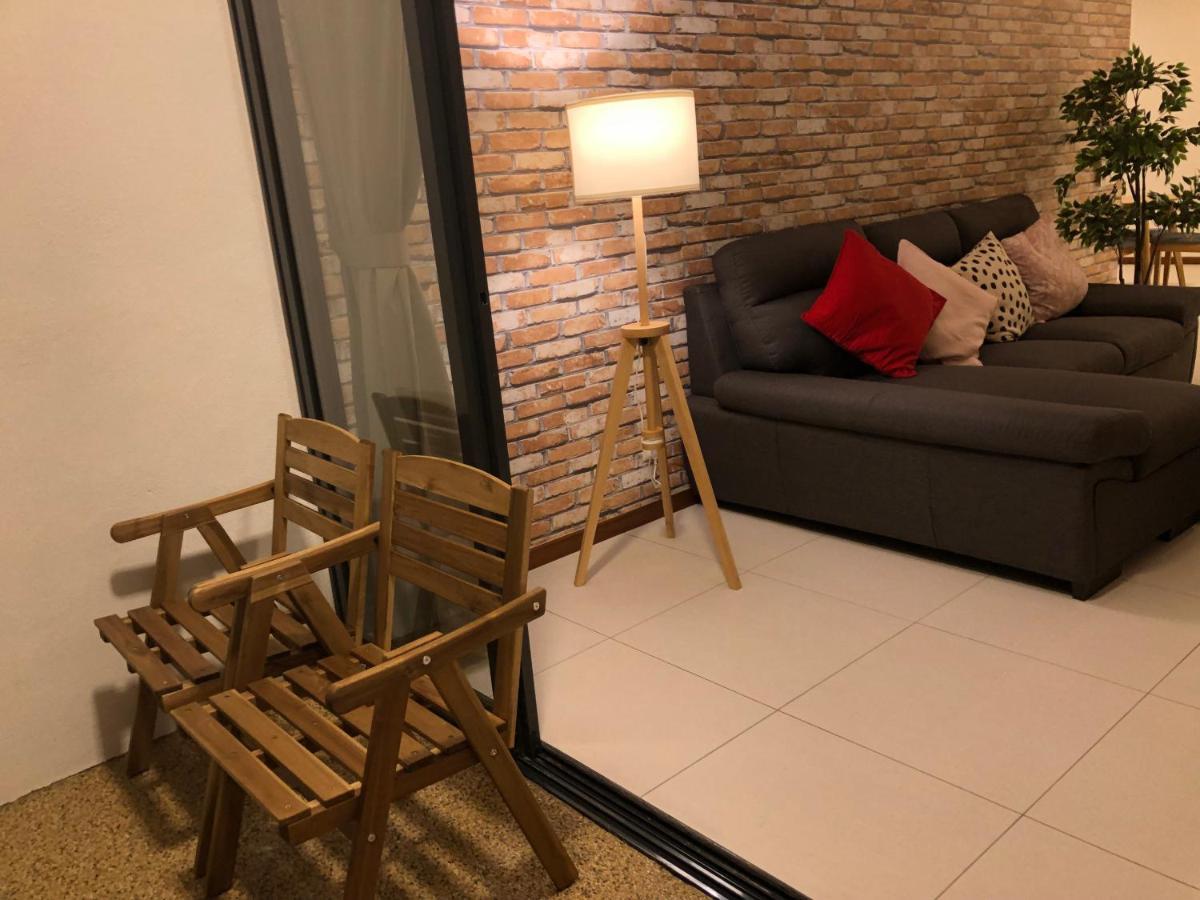 The Landmark Seaview Netflix By Blue Sky Holidays George Town Eksteriør bilde