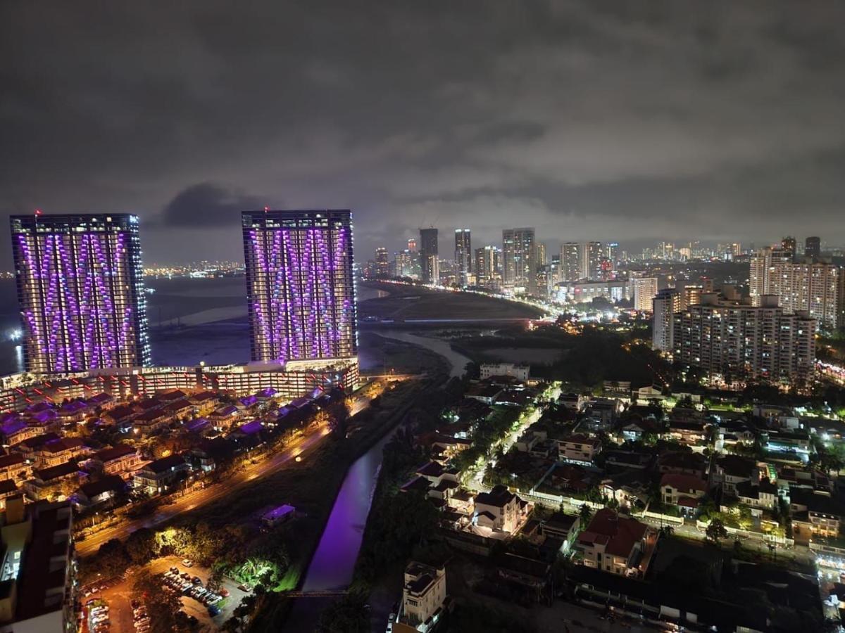 The Landmark Seaview Netflix By Blue Sky Holidays George Town Eksteriør bilde