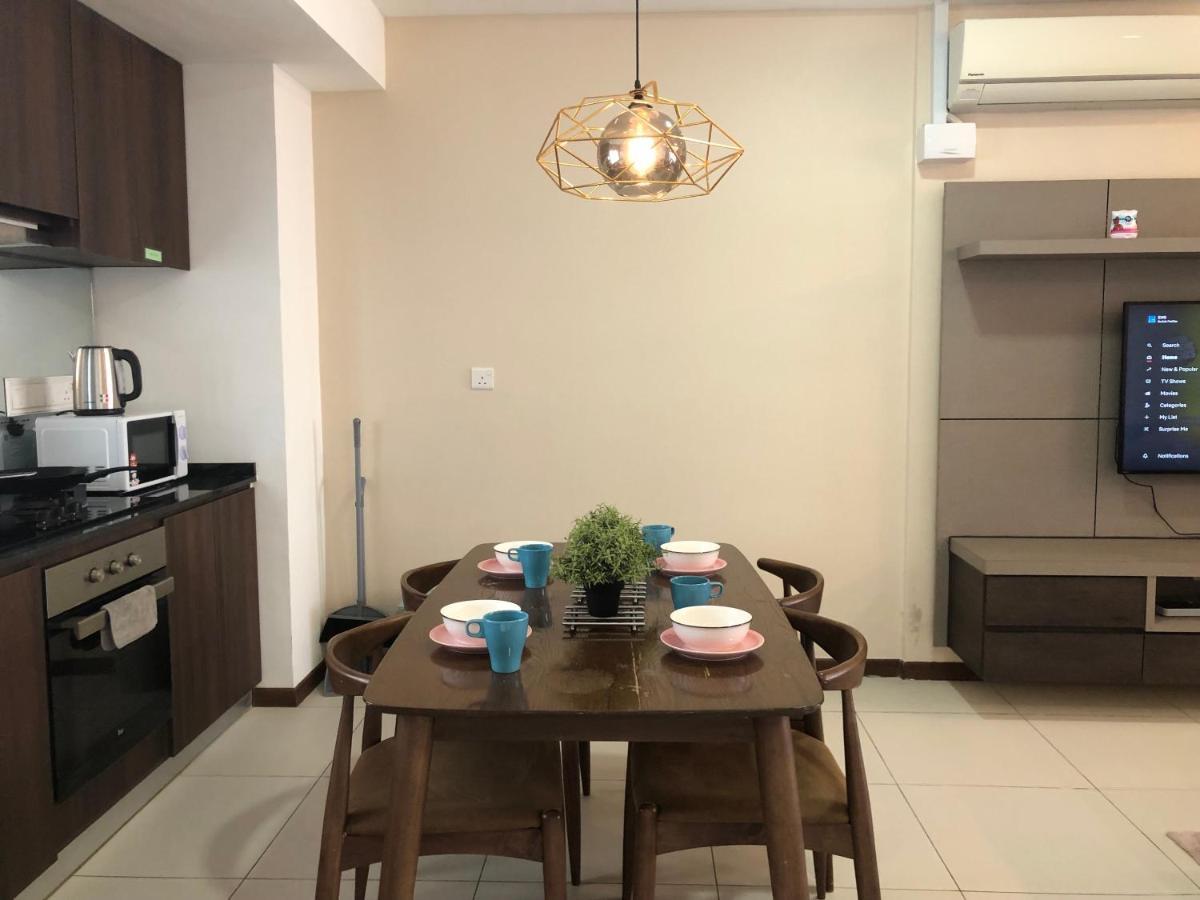 The Landmark Seaview Netflix By Blue Sky Holidays George Town Eksteriør bilde