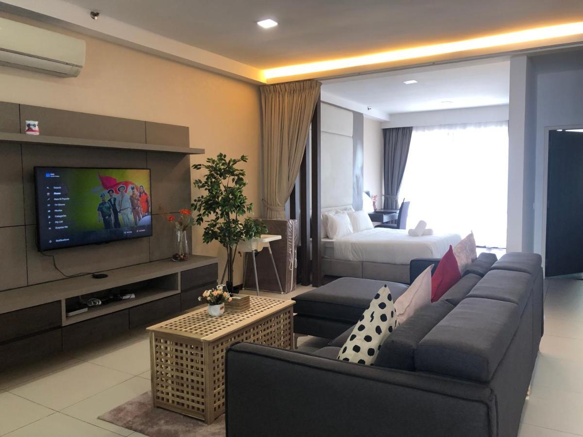 The Landmark Seaview Netflix By Blue Sky Holidays George Town Eksteriør bilde