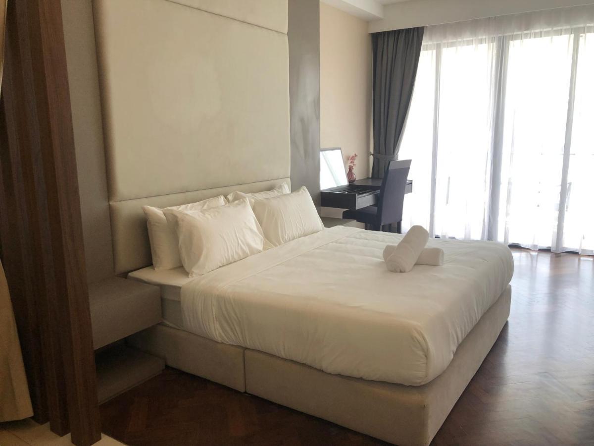 The Landmark Seaview Netflix By Blue Sky Holidays George Town Eksteriør bilde