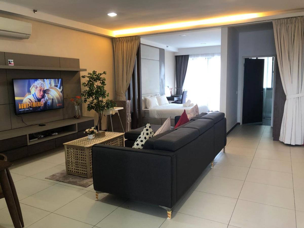 The Landmark Seaview Netflix By Blue Sky Holidays George Town Eksteriør bilde