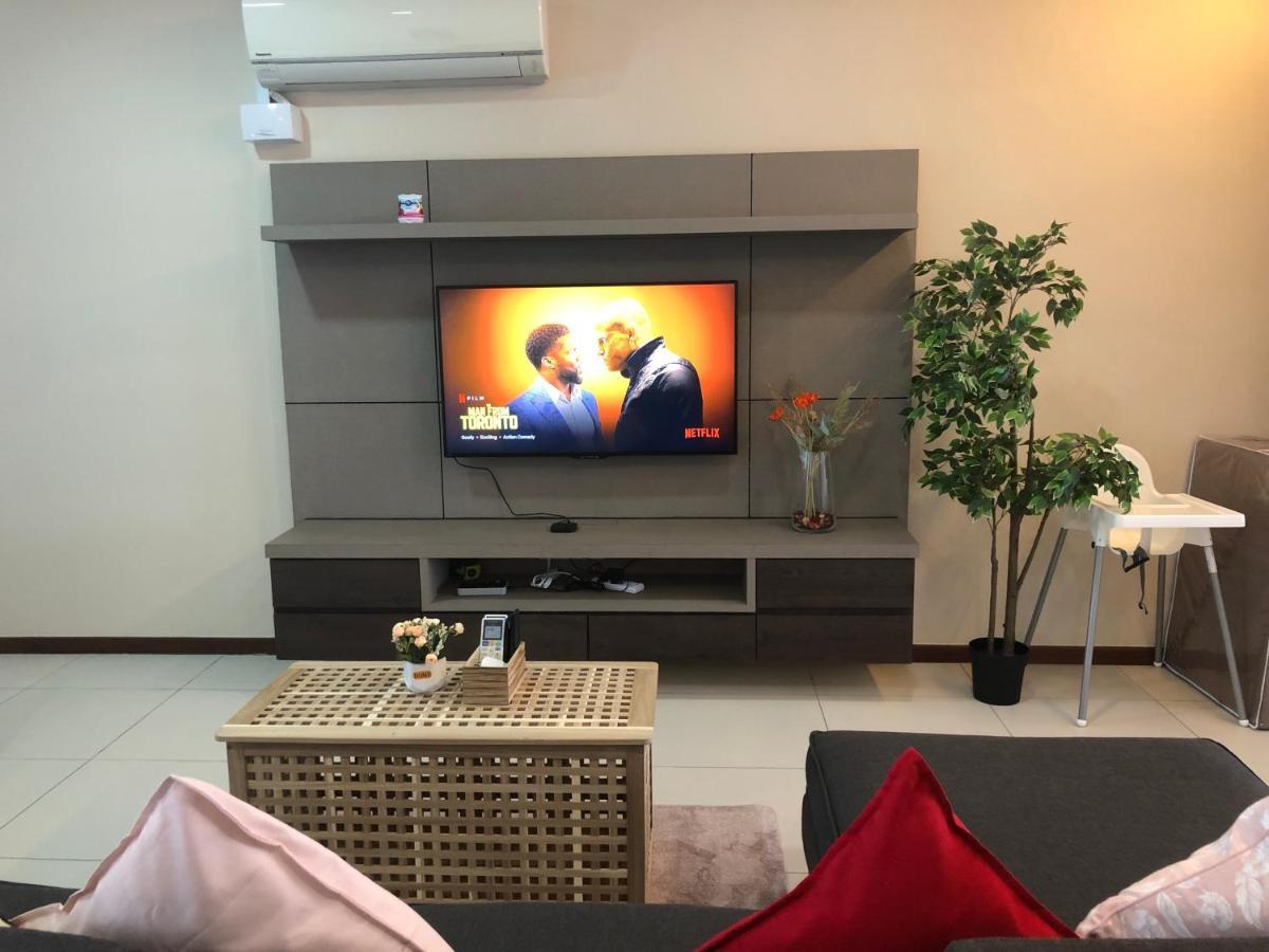 The Landmark Seaview Netflix By Blue Sky Holidays George Town Eksteriør bilde