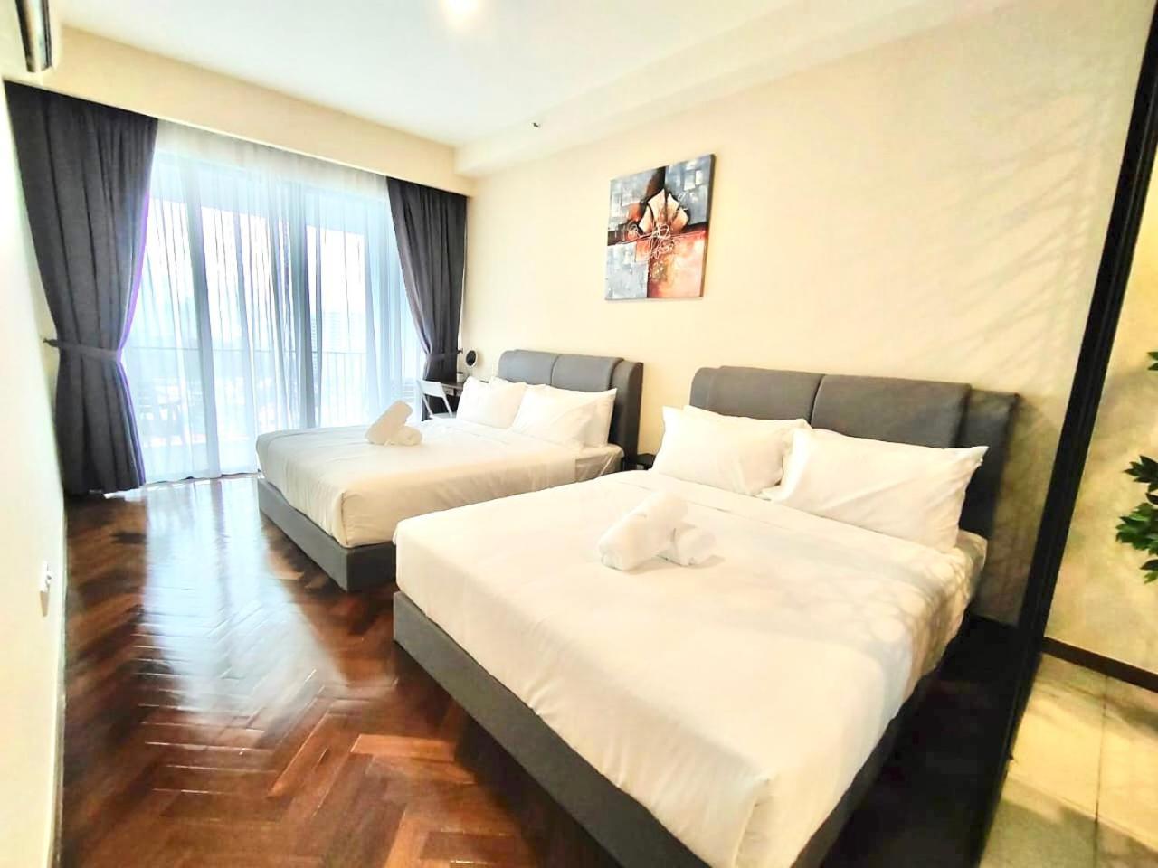 The Landmark Seaview Netflix By Blue Sky Holidays George Town Eksteriør bilde