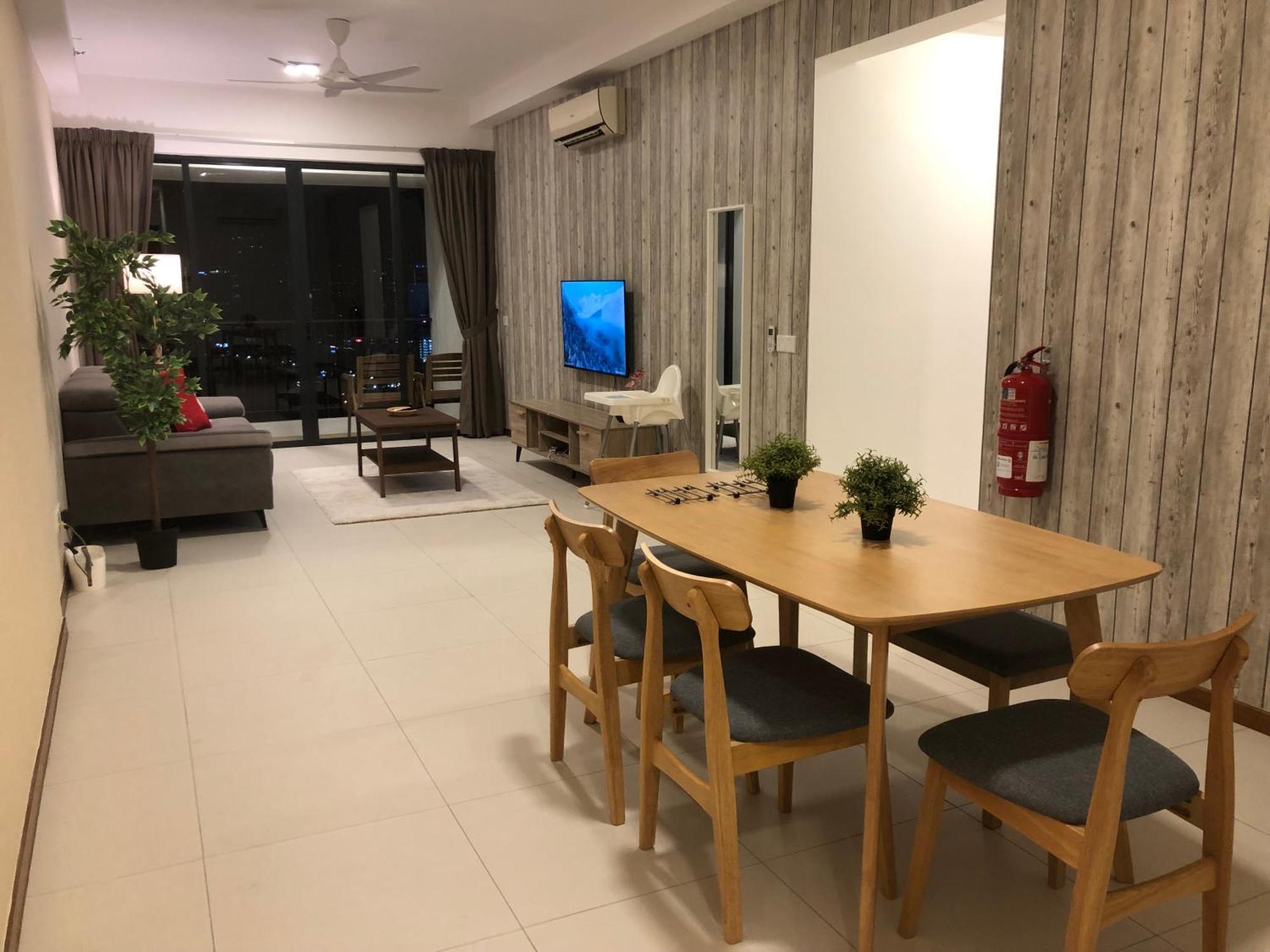 The Landmark Seaview Netflix By Blue Sky Holidays George Town Eksteriør bilde